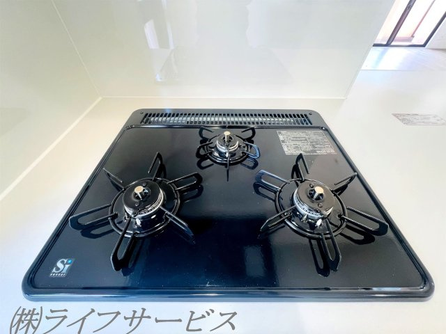 【キッチン】 | ベル・アーバニティ東淀川 | キッチンガスコンロ／３口ガスコンロでお料理もらくらく！