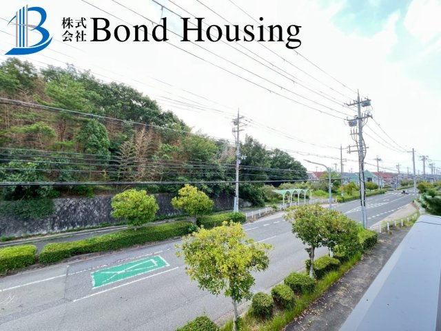 駐車スペース2台可・小中学校徒歩10分圏内　樫野台全2棟　1号棟の展望