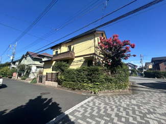 【前面道路含む現地写真】 | 忙しく過ぎゆく日常を置き去るほど、ゆったりした時間が流れる住環境♪♪『快適』は「家」と「街」と「環境」が調和した時に訪れるだと改めて感じさせてくれます。時間の経過と共に味わいが出る素敵な空間へ！！