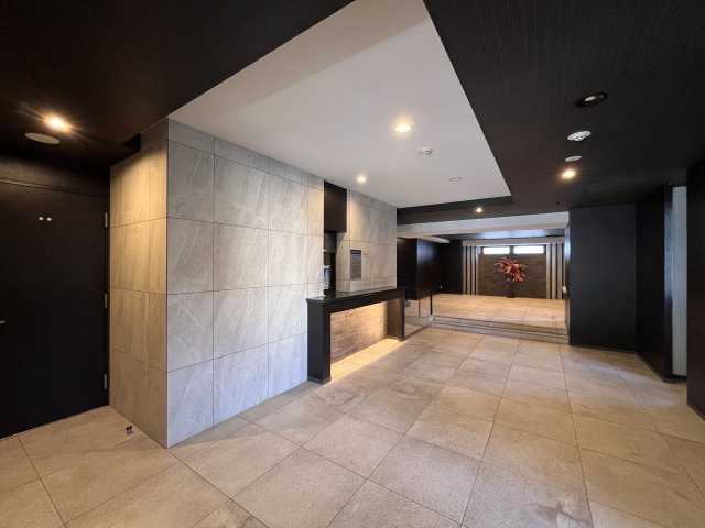 プレイズ住吉山之内のエントランス
