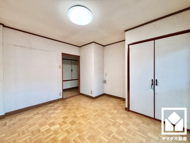 伏見区深草平田町の洋室