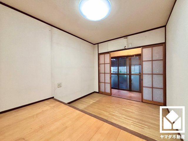 伏見区深草平田町の洋室