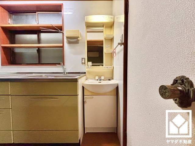 伏見区深草平田町の独立洗面台