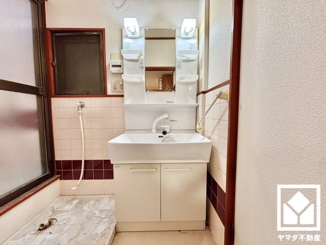 伏見区深草平田町の独立洗面台