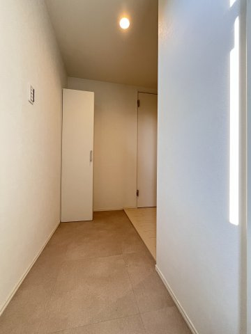 CRASTINE遠里小野の玄関