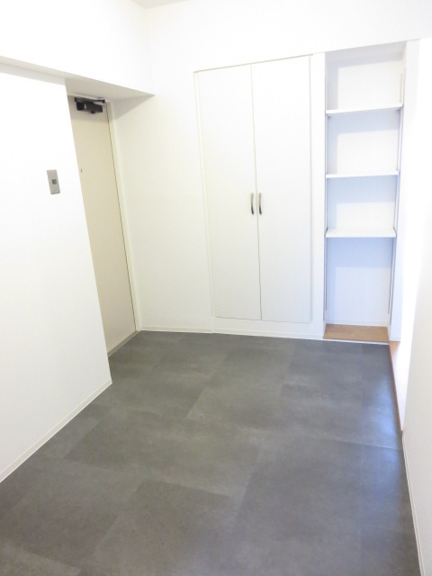 アールリエット浦和常盤Ａ棟の玄関