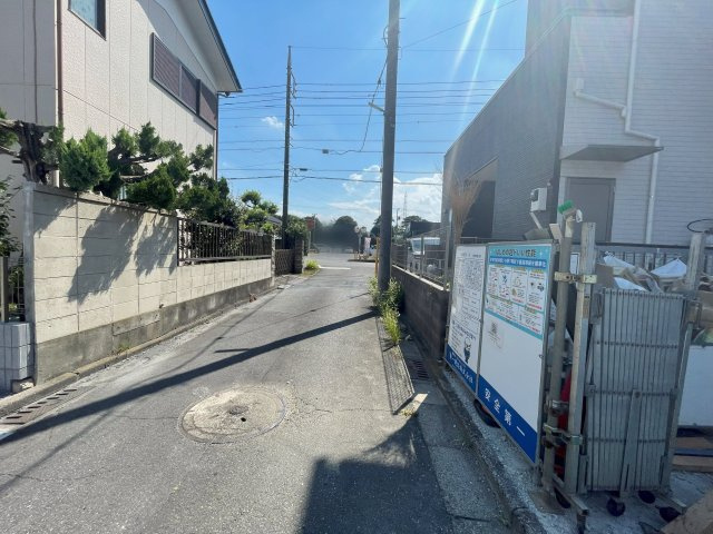 新築戸建・建売　熊谷市新堀新田第3　Libele Garden　全1棟の前面道路含む現地写真|物件前の道路は市道幅員4ｍになります！車通りも少なく落ち着いた環境になります♪