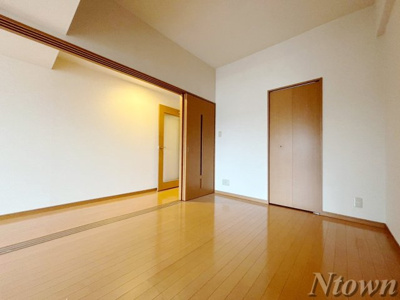 【その他】 | ロイヤルピジョン岩塚 | 使い勝手のいい洋室です