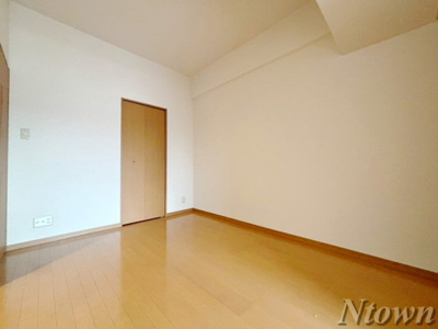 【洋室】 | ロイヤルピジョン岩塚 | 個人の部屋や寝室として使える洋室です