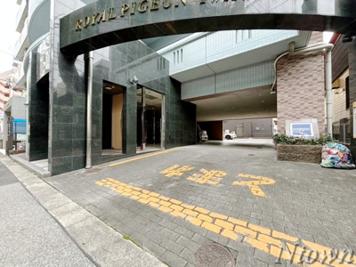 【エントランス】 | ロイヤルピジョン岩塚 | 清潔なエントランスです