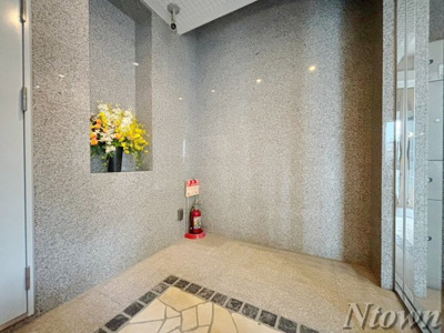 【ロビー】 | ロイヤルピジョン岩塚 | ゆとりのあるロビーです