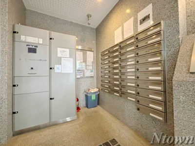 【その他共用部分】 | ロイヤルピジョン岩塚 | 宅配ボックスです