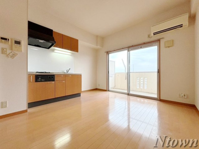 【居間・リビング】 | ロイヤルピジョン岩塚 | 居間です