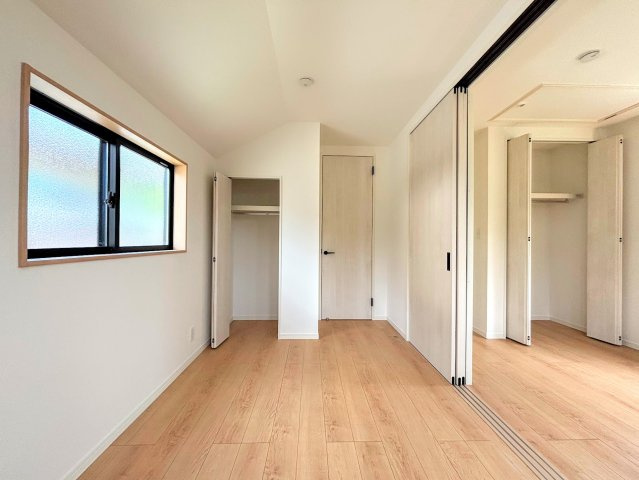 泉区岡津町　新築戸建ての洋室|◆子どものスタディ空間として、あるいは書斎やホビールームとして生活スタイルに合わせて使えるプライベートルーム。居心地のいい落ち着いたインテリアが似合います。
