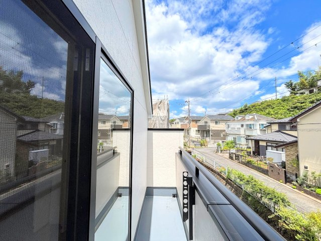 泉区岡津町　新築戸建てのバルコニー|◆日当たり良好なバルコニー！毎日のお洗濯にも嬉しいですね！

