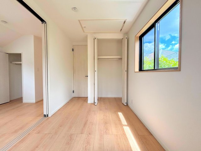 泉区岡津町　新築戸建ての洋室|◆感性を育むプライベートルームはシンプルでスマートな空間。好みの空間で読書をしたり、音楽を聞いたりと一人の時間も充実したものにできます。
