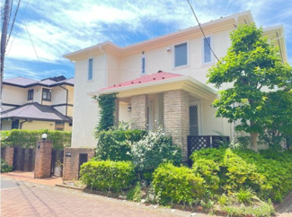 【外観】 | 忙しく過ぎゆく日常を置き去るほど、ゆったりした時間が流れる住環境♪♪『快適』は「家」と「街」と「環境」が調和した時に訪れるだと改めて感じさせてくれます。時間の経過と共に味わいが出る素敵な空間へ！！