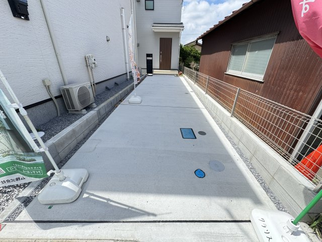 三郷市彦沢１丁目新築戸建の駐車場|1号棟駐車スペース・縦列2台駐車可