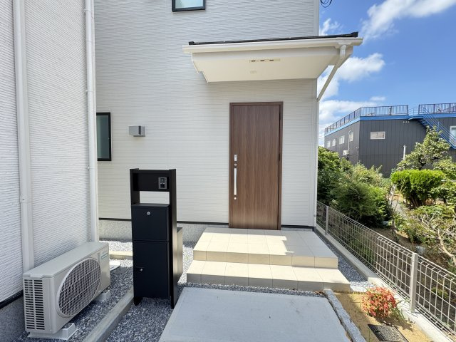 三郷市彦沢１丁目新築戸建のエントランス|エントランス・玄関ポーチ