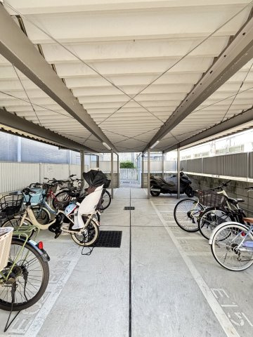 コスモシティ三宮東の駐輪場