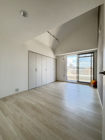 コスモシティ三宮東の洋室