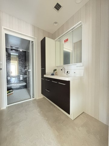 コスモシティ三宮東の独立洗面台