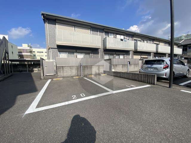 アルヴェアーレの駐車場