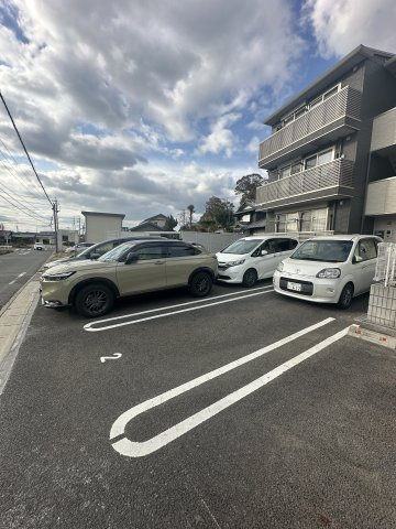 セラヴィ ドゥの駐車場