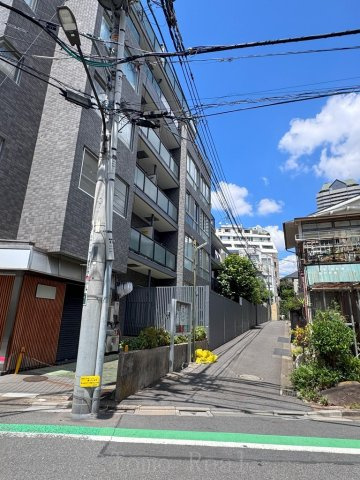 ハイツ赤坂の外観|南東側私道