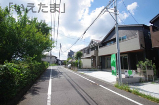 【前面道路含む現地写真】 | 南側6m公道に面す。