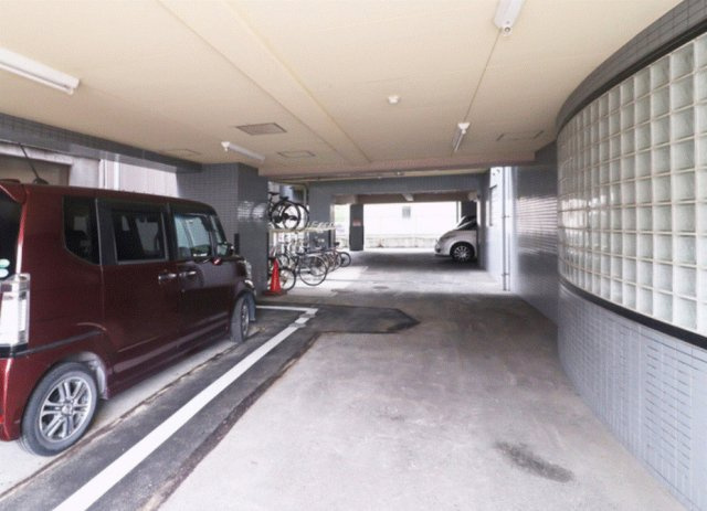ダイナコート久留米本町の駐車場