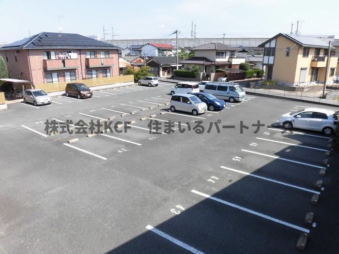 メルベーユ・ドミールD棟の駐車場|駐車場に車を止められます