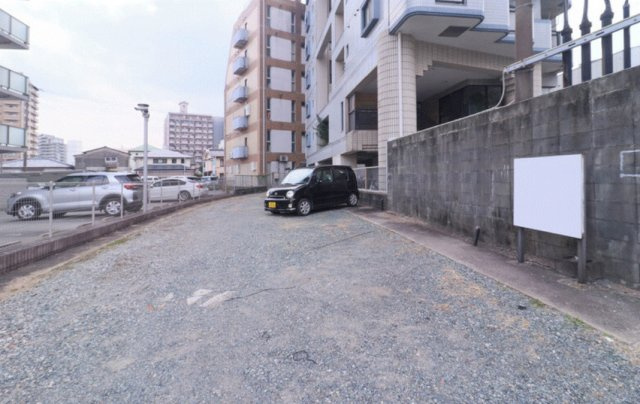 ダイナコート久留米駅前の駐車場