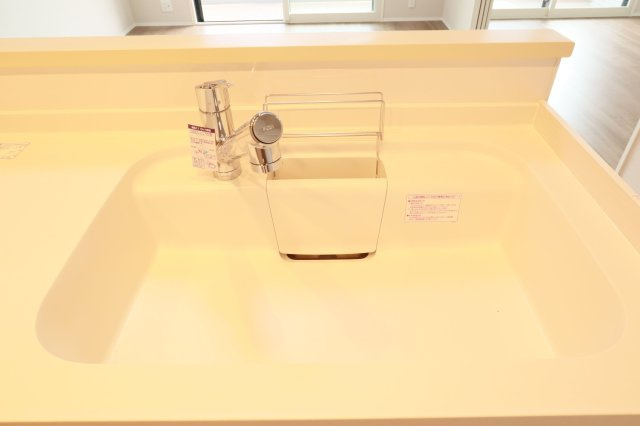 【キッチン】 | コスモ小戸 | 洗い物がしやすい幅広のシンクです。食洗機付きなのでサッとすすいで食洗機に入れれば後片付けは楽々完了