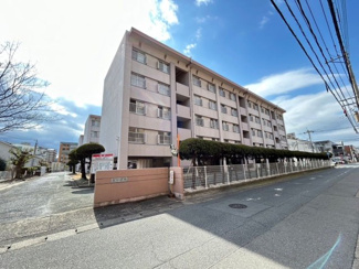 【外観】 | 徒歩圏内に生活利便施設が充実しており、とても暮らしやすい好立地です。月額がリーズナブルな駐車場も空有