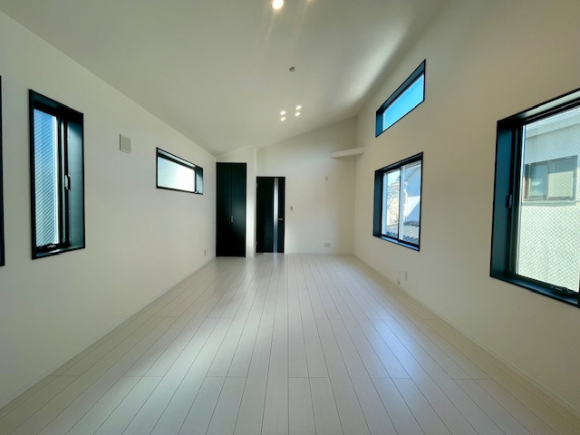 茅ヶ崎市南湖4丁目　新築戸建の居間・リビング|17.4帖　LDK