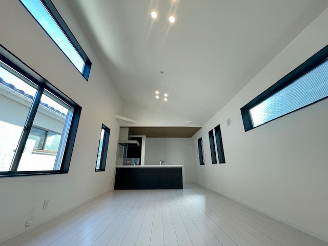 茅ヶ崎市南湖4丁目　新築戸建の居間・リビング|17.4帖　LDK