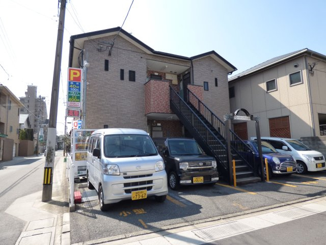クローバーハウス鳥飼の外観