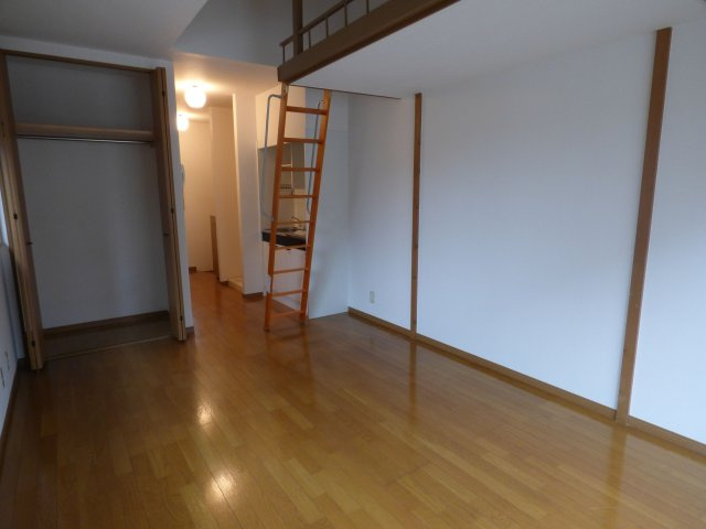 クローバーハウス鳥飼の居間・リビング