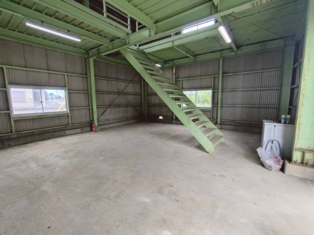 大岩町貸倉庫の内装