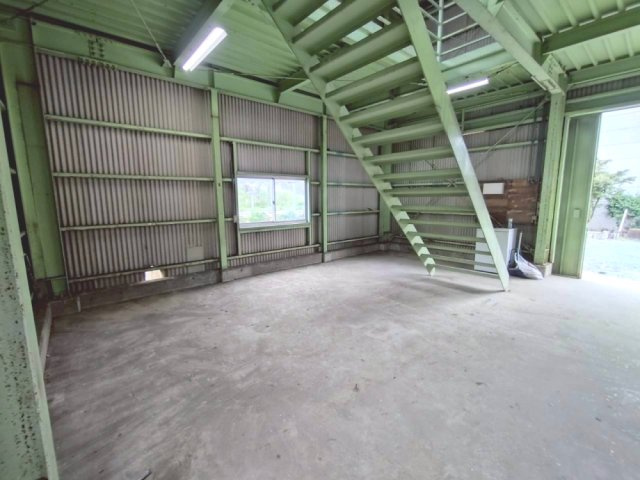 大岩町貸倉庫の内装