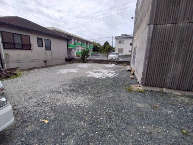 大岩町貸倉庫の駐車場