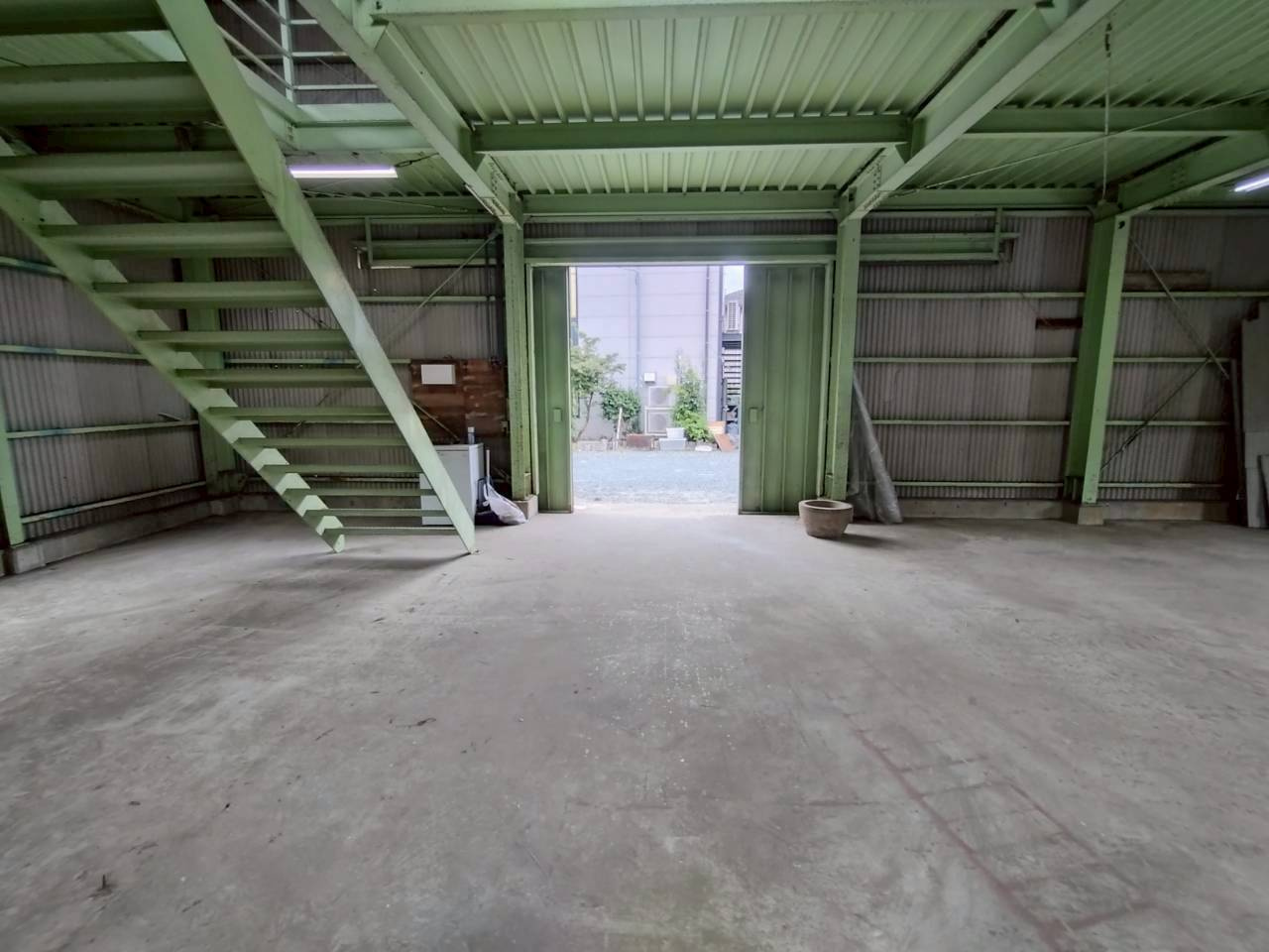 大岩町貸倉庫の内装