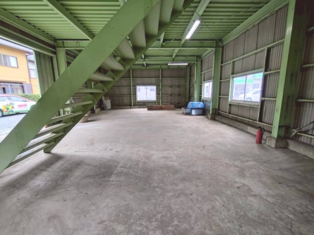 大岩町貸倉庫の内装