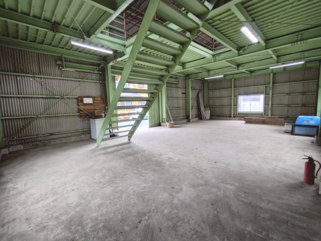 大岩町貸倉庫の内装