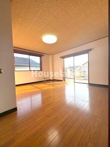 次郎丸戸建の洋室