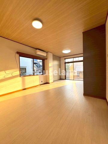 次郎丸戸建の居間・リビング