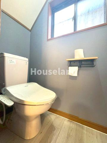 次郎丸戸建のトイレ