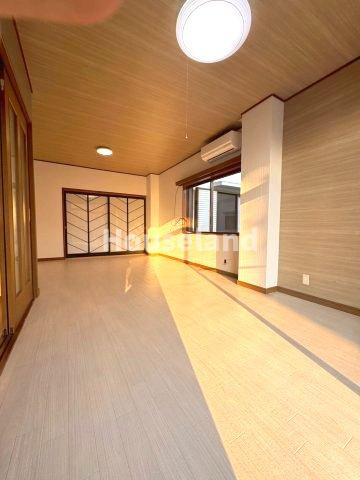 次郎丸戸建の居間・リビング