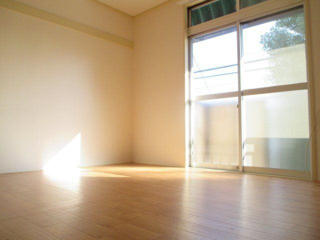 レピュート本八幡の居間・リビング